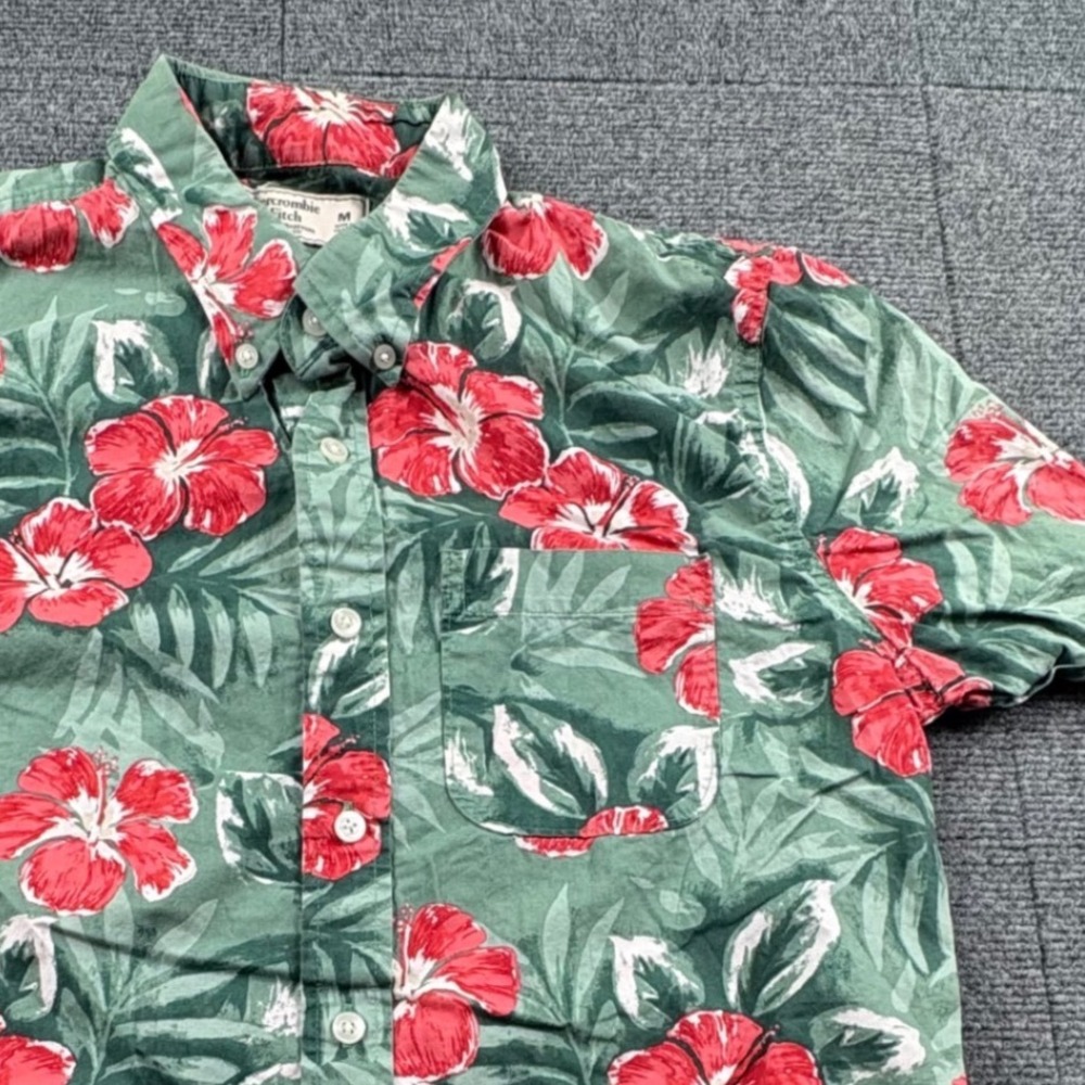 Abercrombie & Fitch Mens Medium Green Red Hibiscus Floral Short Sleeve Shirt